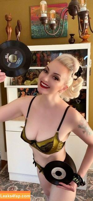 shellygalore photo #0001