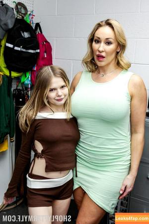 Shoplyfter photo #0113