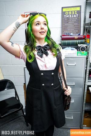 Shoplyfter photo #0177