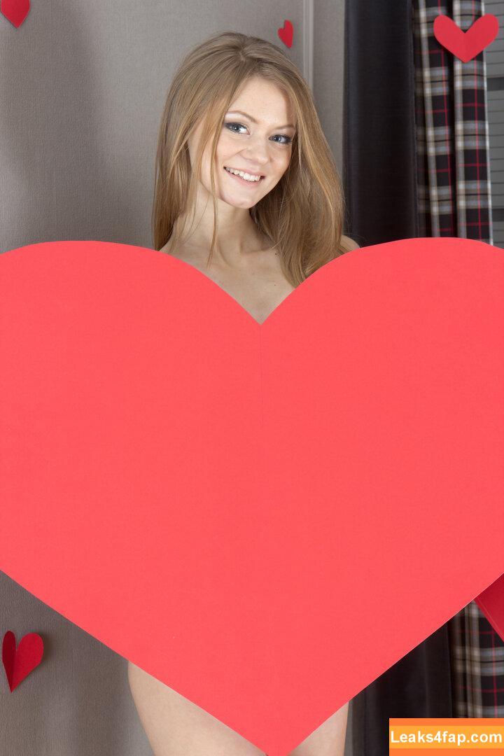 ShowyBeauty / heidi_rom / showbeautyofficial leaked photo photo #0926