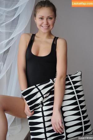 ShowyBeauty photo #0525