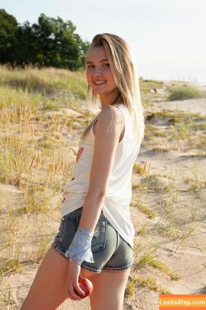 ShowyBeauty photo #0560