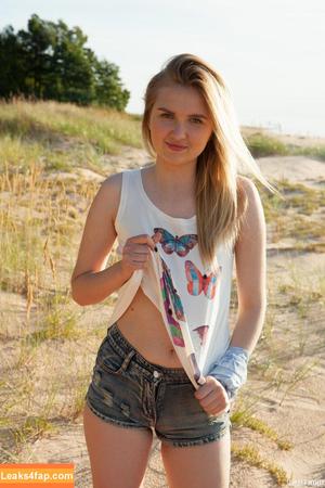 ShowyBeauty photo #0561