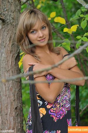 ShowyBeauty photo #0858