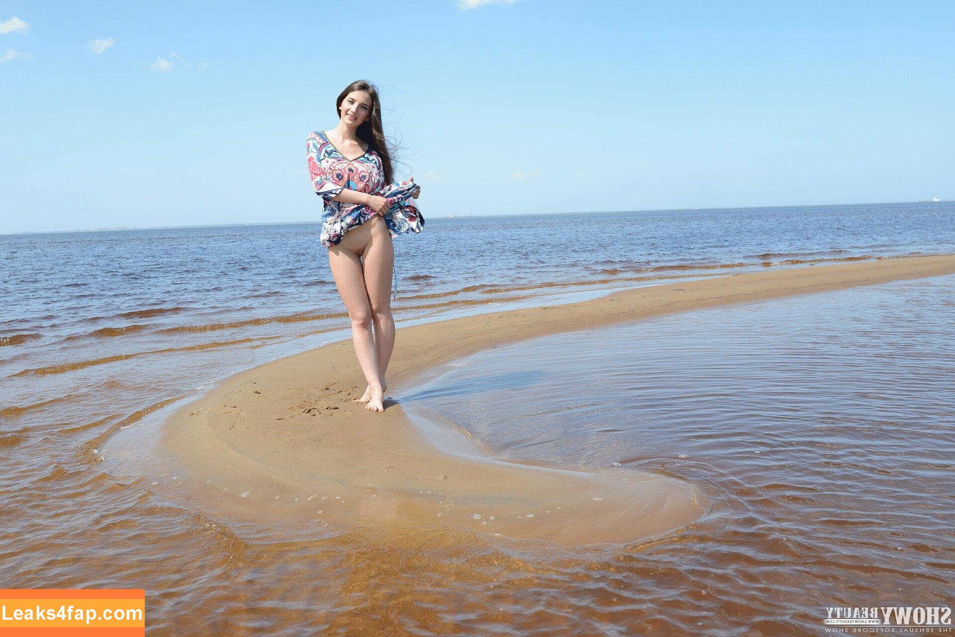 ShowyBeauty / heidi_rom / showbeautyofficial leaked photo photo #1029