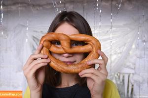 ShowyBeauty photo #1250