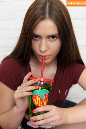 ShowyBeauty photo #1423