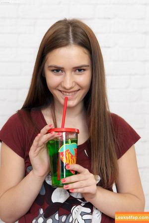 ShowyBeauty photo #1425