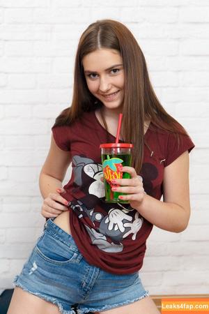 ShowyBeauty photo #1427