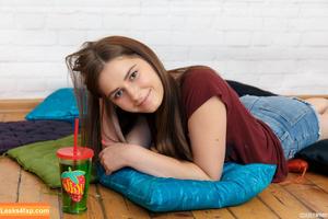 ShowyBeauty photo #1429