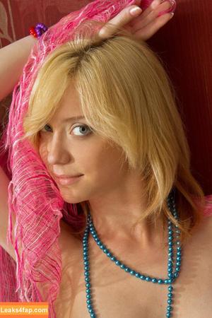 ShowyBeauty photo #2602