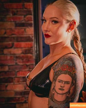 Sienna Day photo #0517