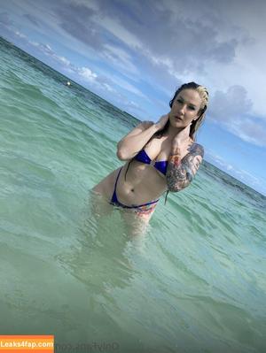 Sienna Day photo #0932