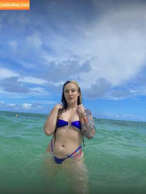 Sienna Day photo #0935