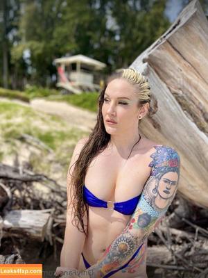 Sienna Day photo #0943