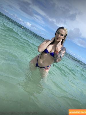 Sienna Day photo #0957