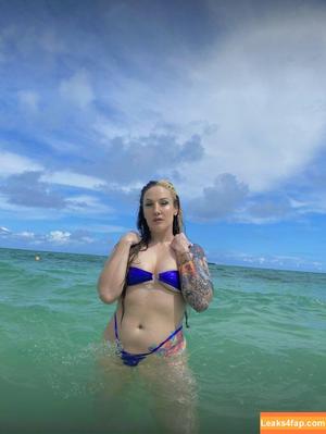 Sienna Day photo #0960