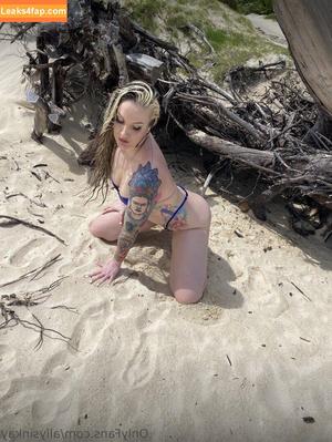 Sienna Day photo #0967