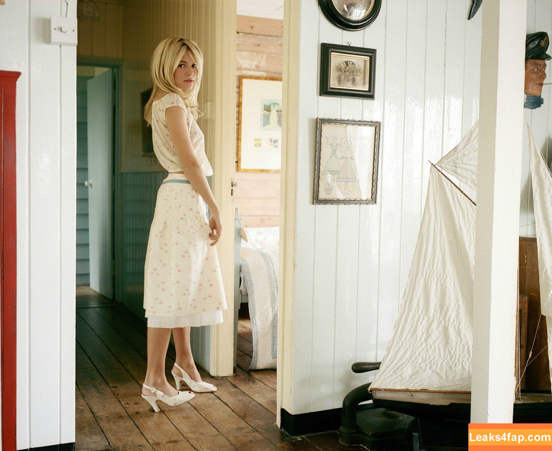 Sienna Miller / siennamillerfree / siennaonline / siennathing leaked photo photo #0113