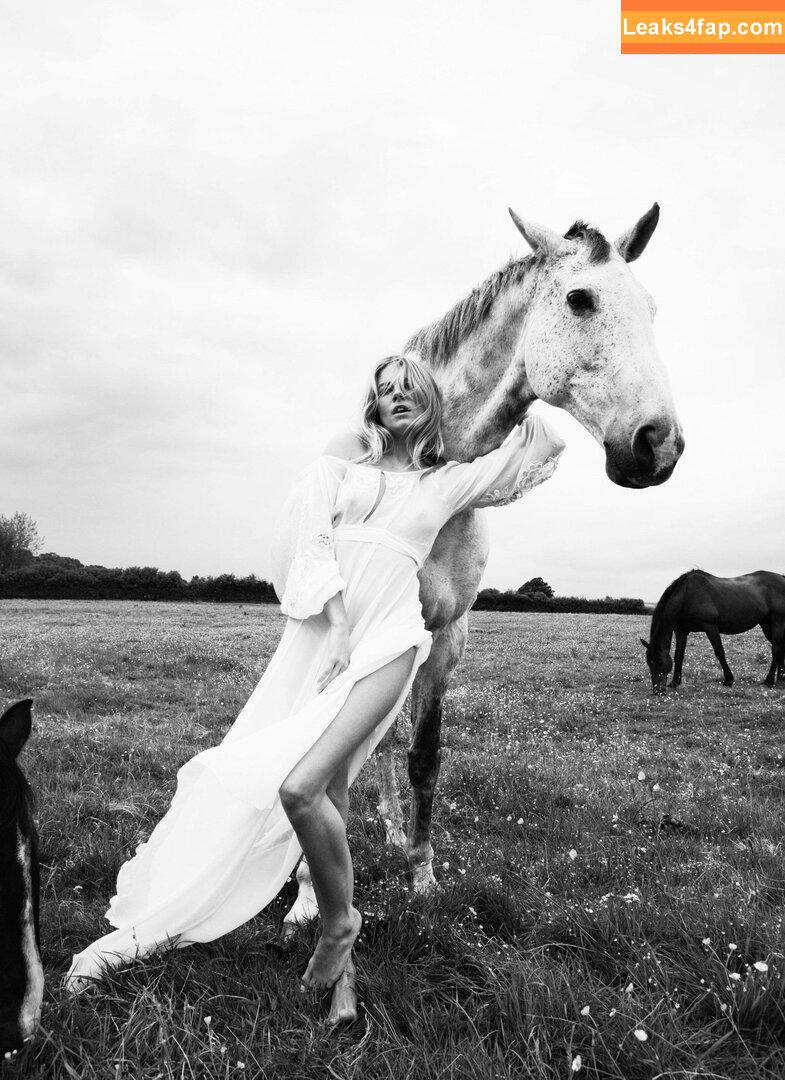 Sienna Miller / siennamillerfree / siennaonline / siennathing leaked photo photo #0120