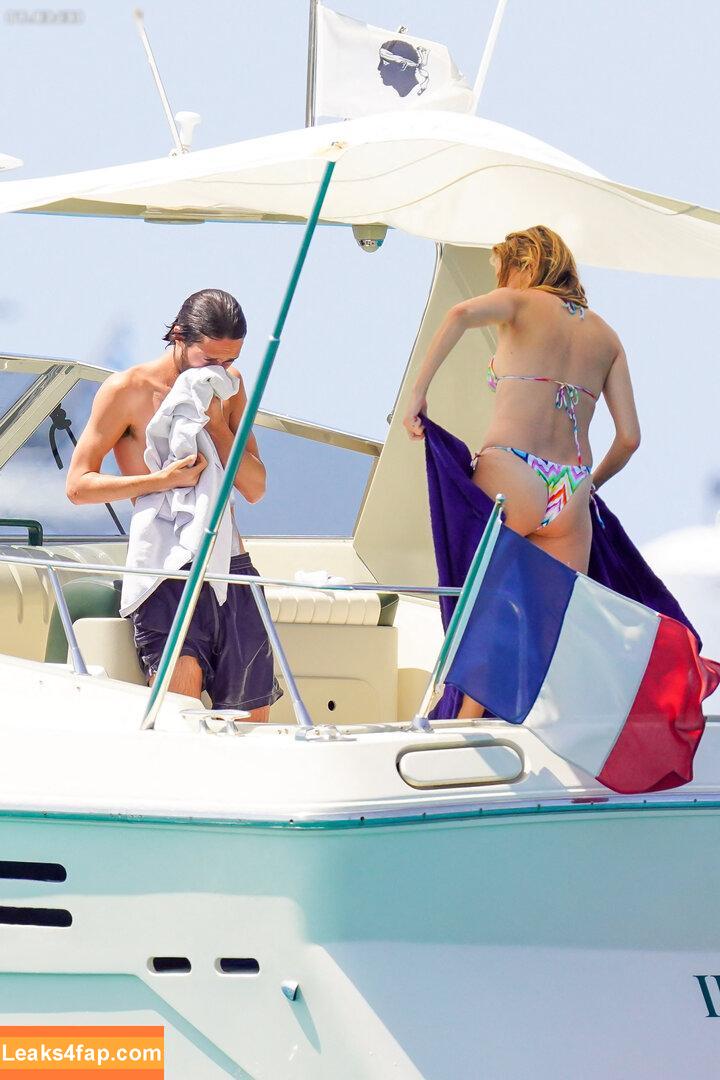Sienna Miller / siennamillerfree / siennaonline / siennathing leaked photo photo #0195