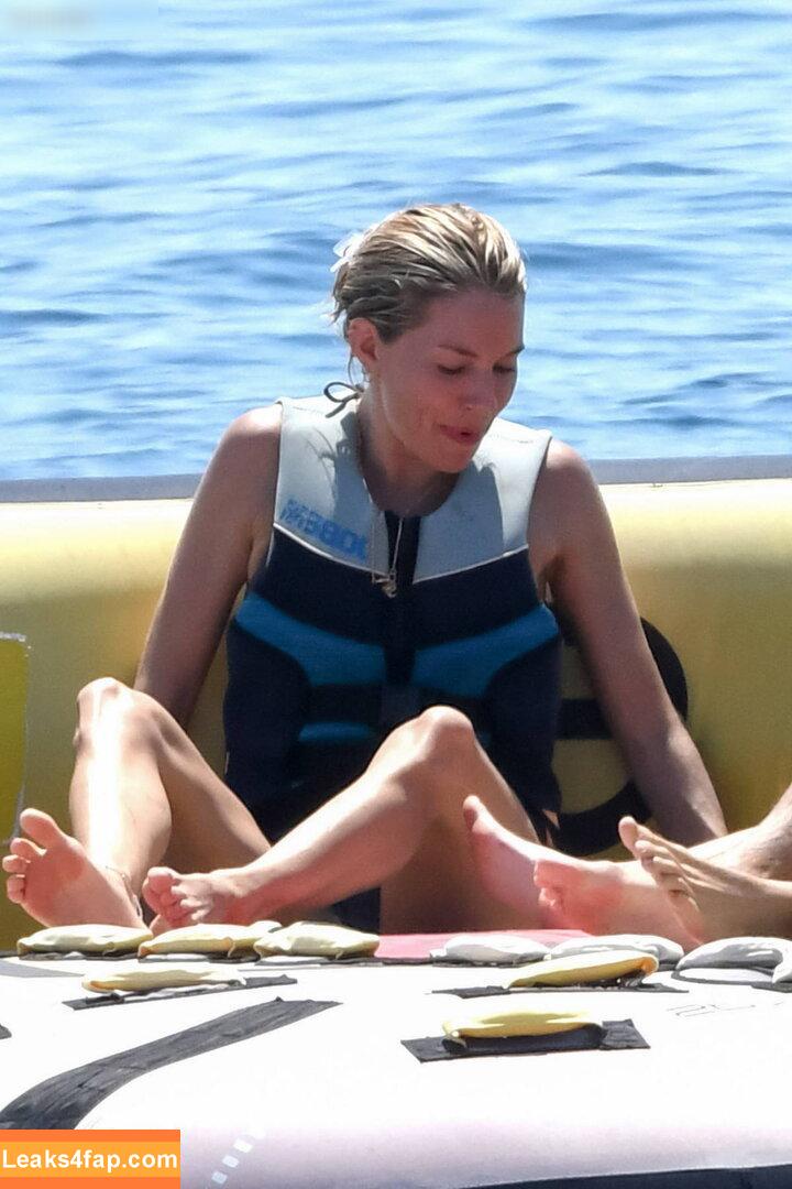 Sienna Miller / siennamillerfree / siennaonline / siennathing leaked photo photo #0407