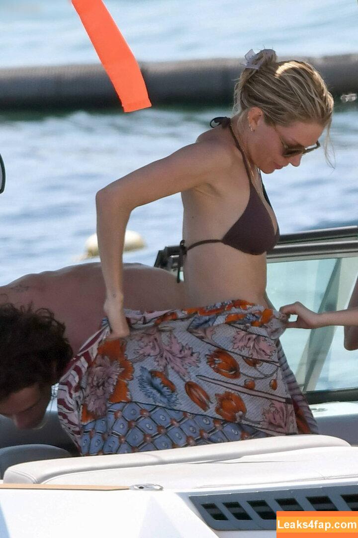 Sienna Miller / siennamillerfree / siennaonline / siennathing leaked photo photo #0412