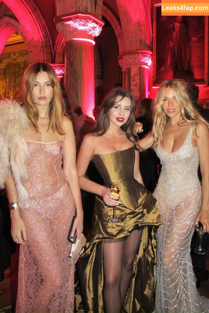 Sienna Miller / siennaonline / siennathing leaked photo photo #0469