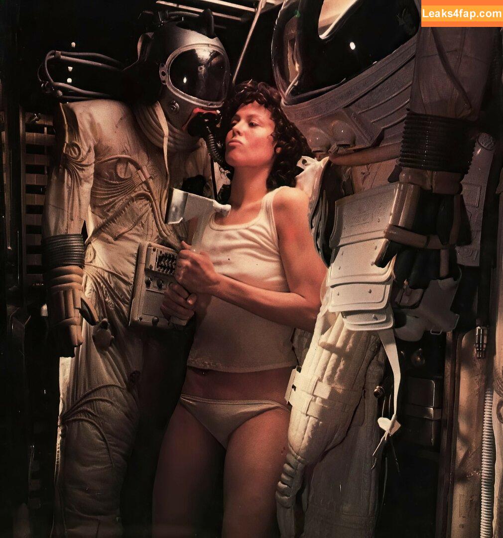 Sigourney Weaver / sigourney.weaver.242 leaked photo photo #0023