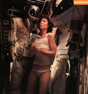 Sigourney Weaver photo #0023