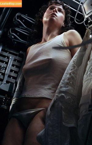 Sigourney Weaver photo #0078