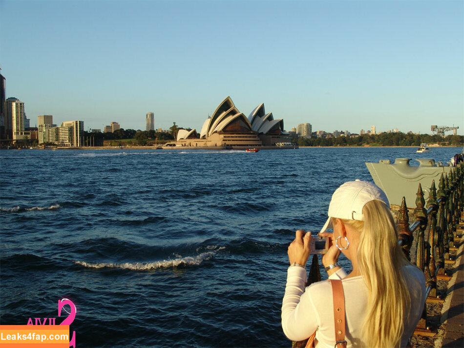 Silvia Saint / Sylvia Saint / saintsylvia / sylviasaint leaked photo photo #0444