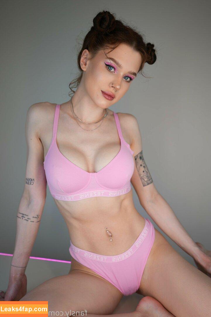 SimensSofia слитое фото фото #0051