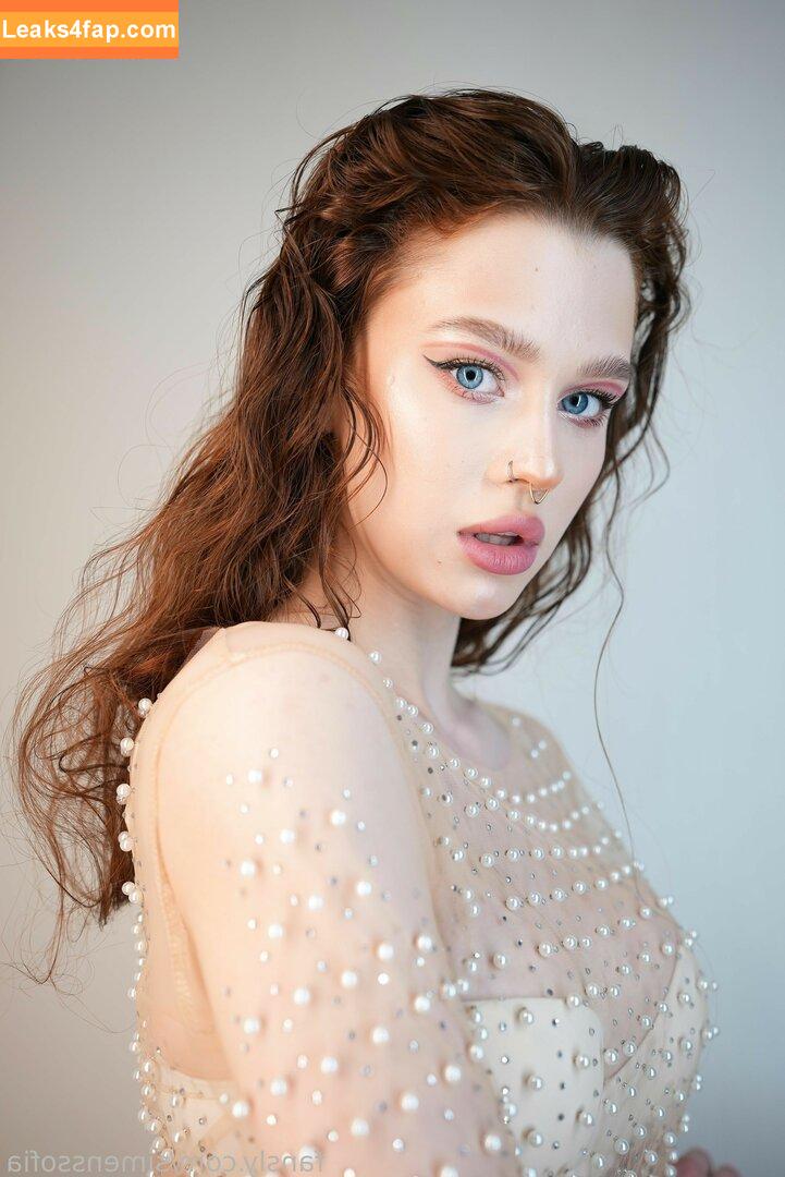 SimensSofia слитое фото фото #0150