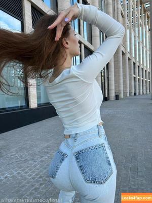 SimensSofia photo #0110