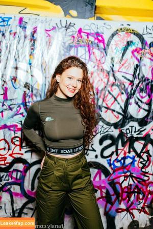 SimensSofia photo #0370