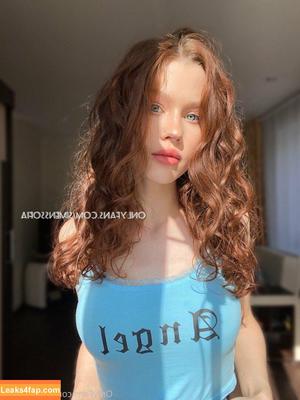 SimensSofia photo #0453
