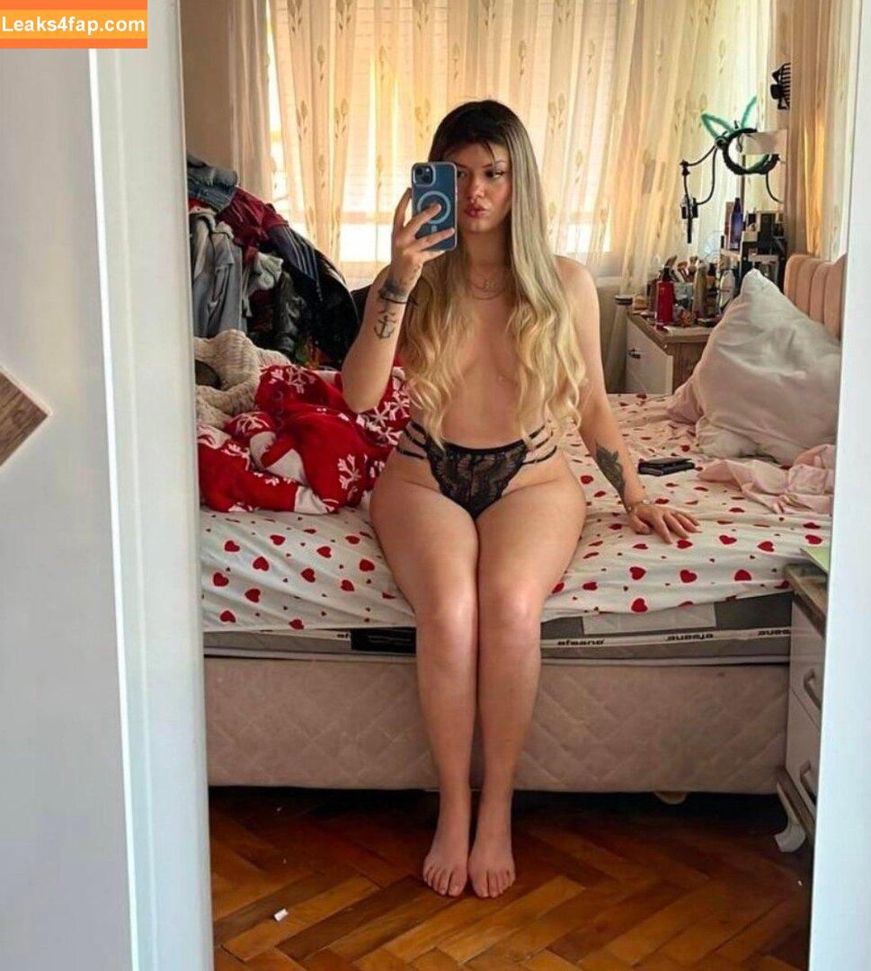 Simge Barankoğlu /  leaked photo photo #0018