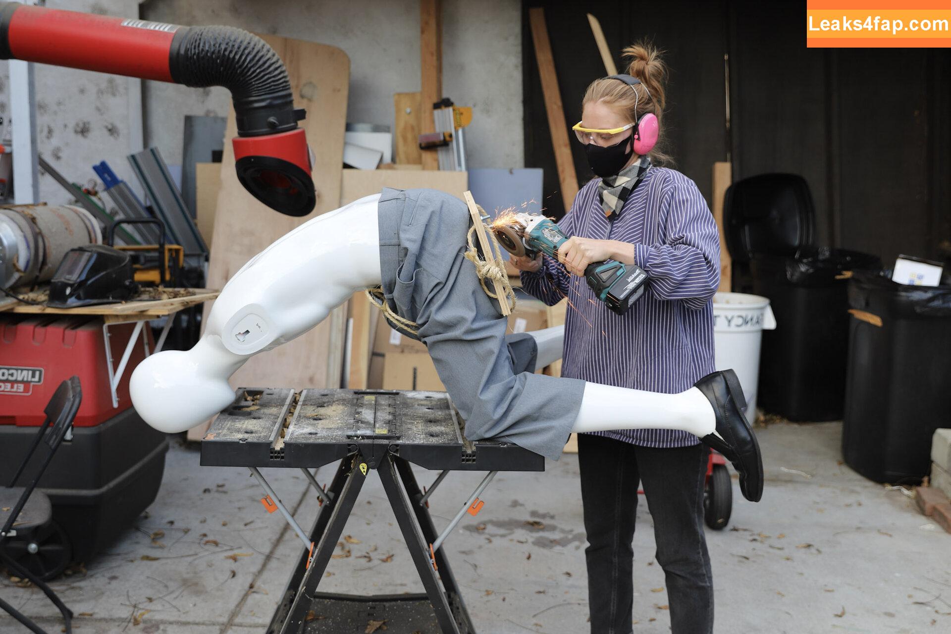 Simone Giertz / simonegiertz слитое фото фото #0034