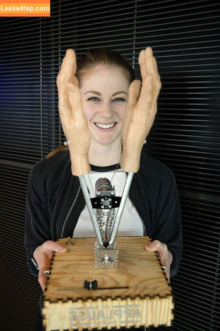 Simone Giertz / simonegiertz слитое фото фото #0050
