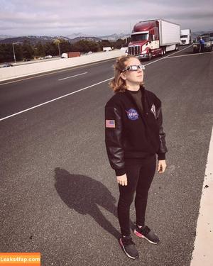 Simone Giertz фото #0014