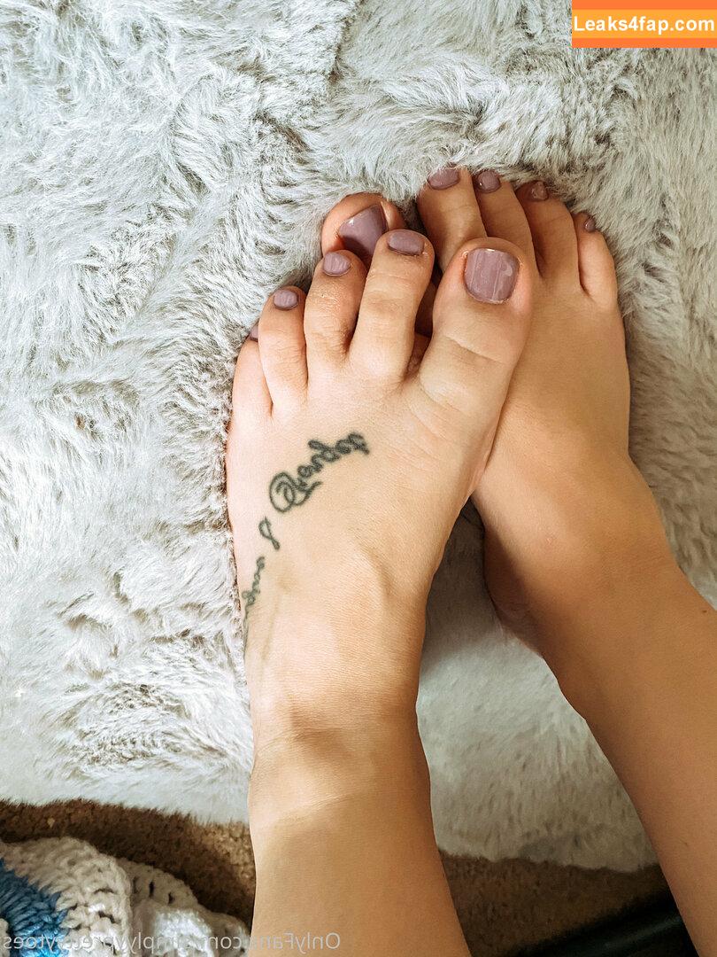 simplyyprettyytoes / simplytoesx leaked photo photo #0003