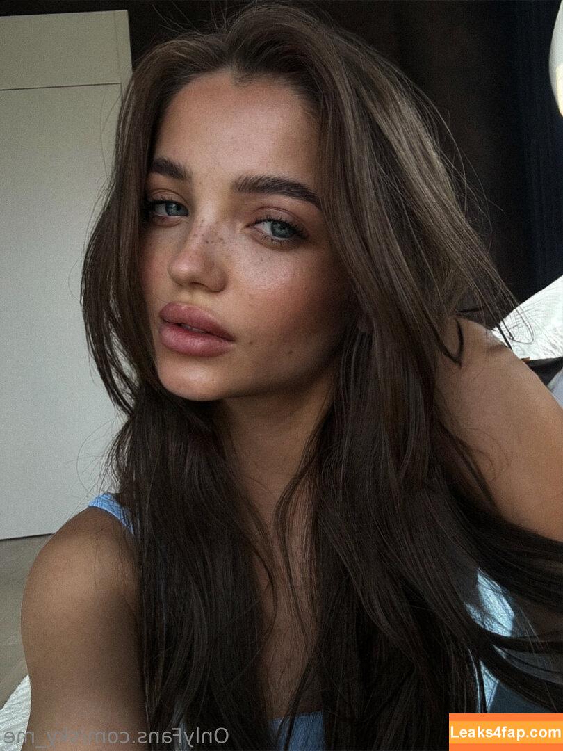 sky_me /  leaked photo photo #0003