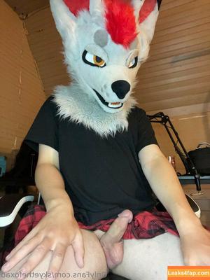 skyethefoxad photo #0002