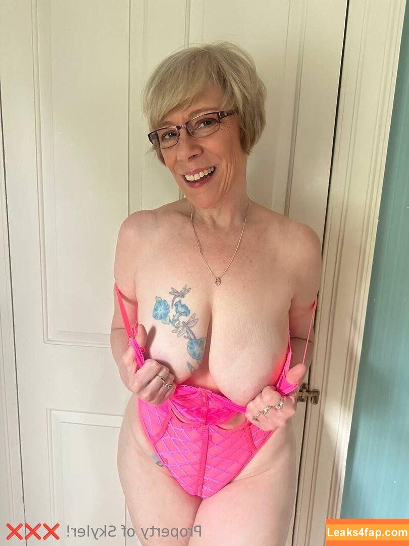 skyler_lush_mommy /  leaked photo photo #0001