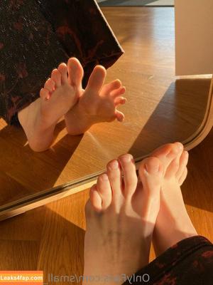 small_girl_feet photo #0053