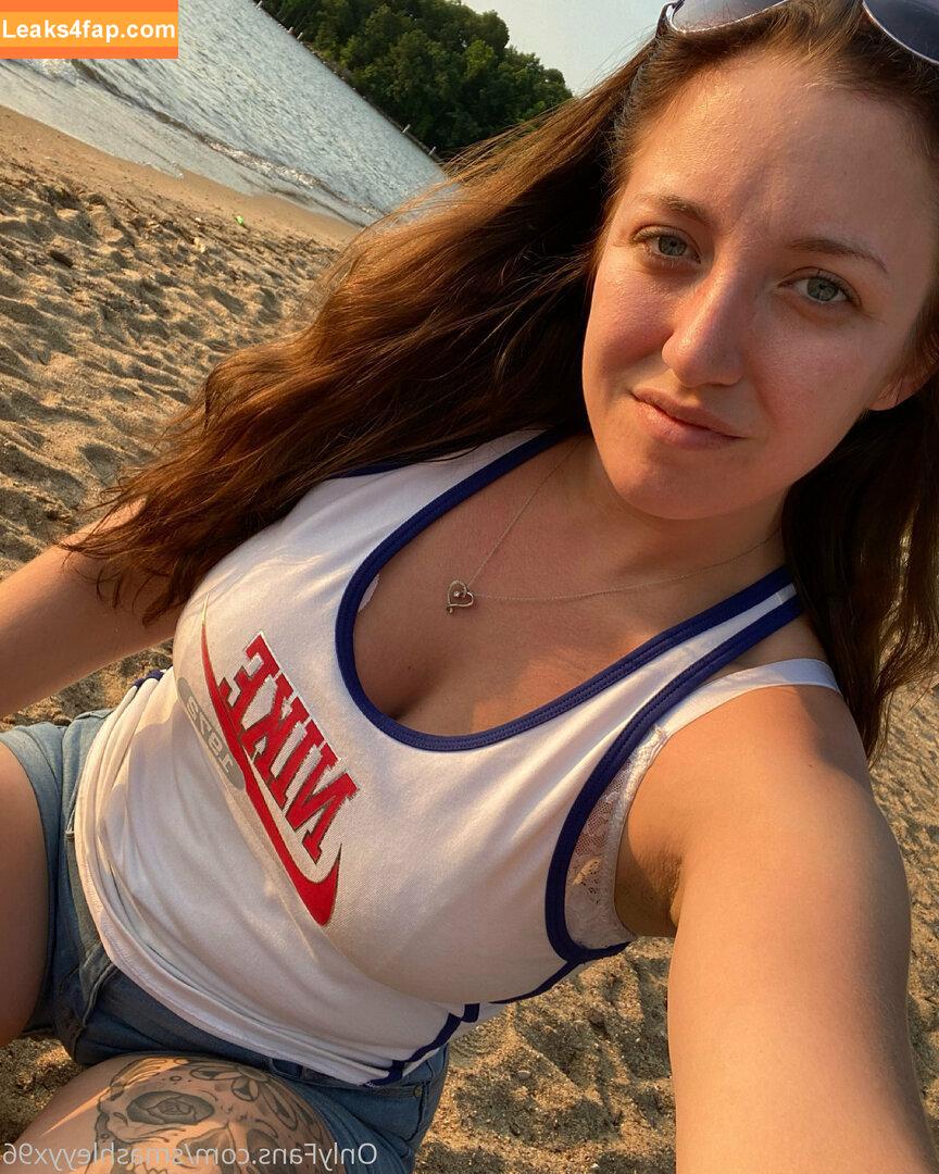 smashleyyx96 / smashleytwitch leaked photo photo #0083