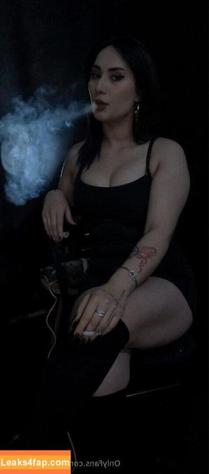 smoking_maya photo #0004