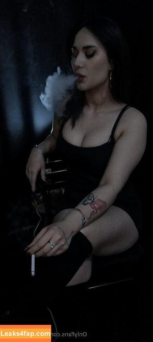 smoking_maya photo #0007