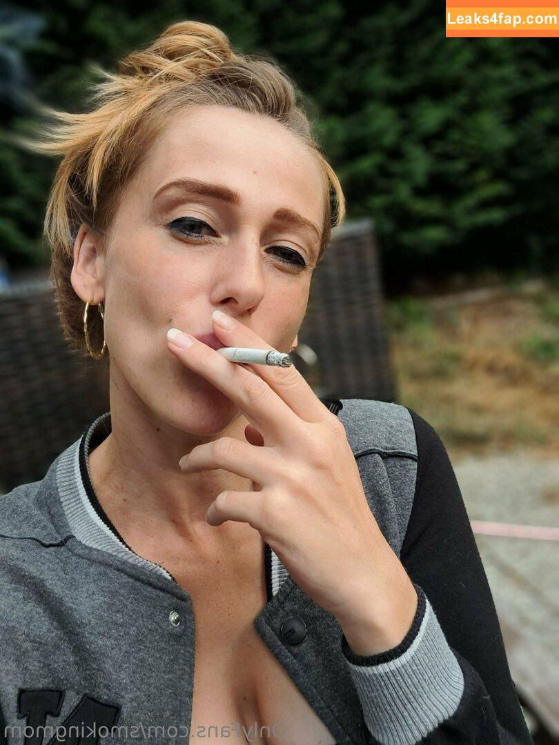 smokingmom /  leaked photo photo #0018